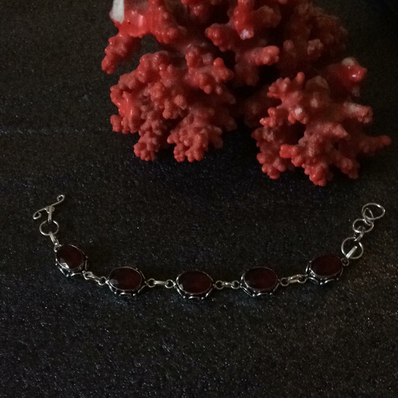 Vintage sterling Mozambique garnet bracelet - Picture 2 of 5